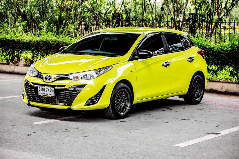 Toyota Yaris Ativ 1.2Entry ปี 2018 สีเหลือง สภาพใหม่มากๆ