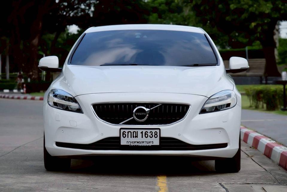 รหัสรถ PR1638 Volvo V40 T4 Hatchback Facelift ปี 2017
