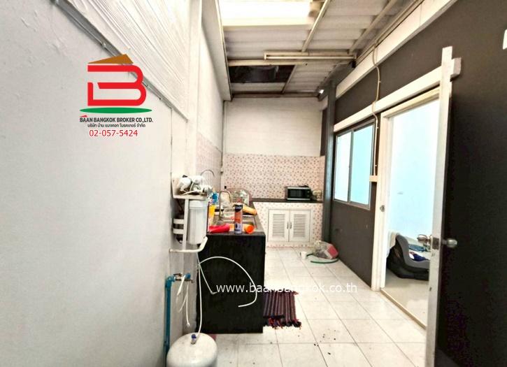ทาวน์เฮ้าส์ 2 ชั้น หมู่บ้านพฤกษาวิลล์ 55/1 (แฟชั่นไอส์แลนด์) เนื้อที่ 28.6 ตรว. แขวงบางชัน เขตคลองสามวา 10