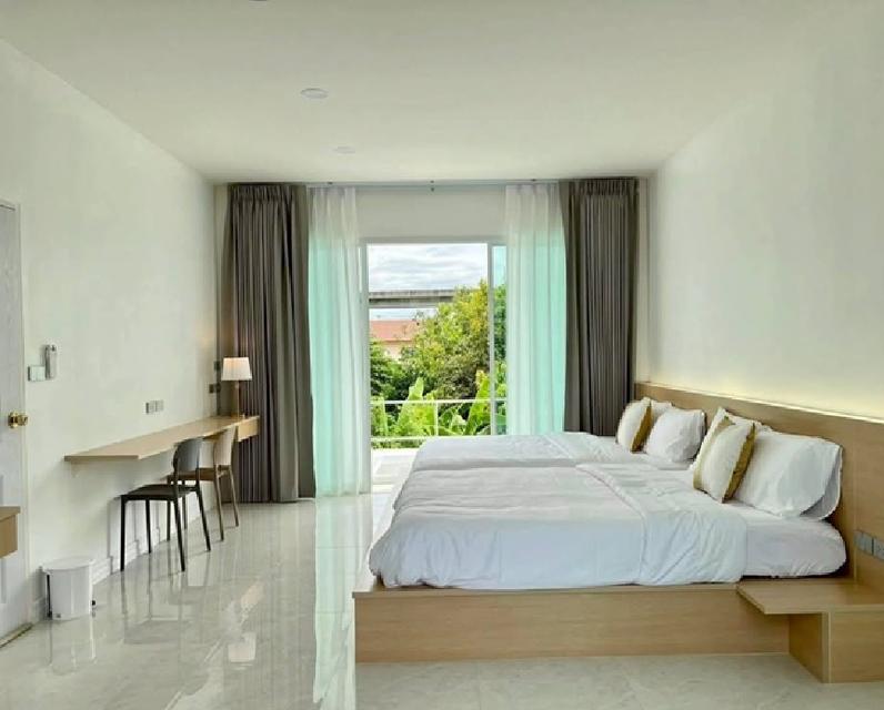 ให้เช่าบ้านเดี่ยว 2 ชั้น หลังใหญ่ / สไตล์โมเดิร์น สีขาว / ทำเล ริมถนนลาดกระบัง / เข้าซอยไม่ลึก / ใกล้ Robinson Lifestyle ลาดกระบัง 8