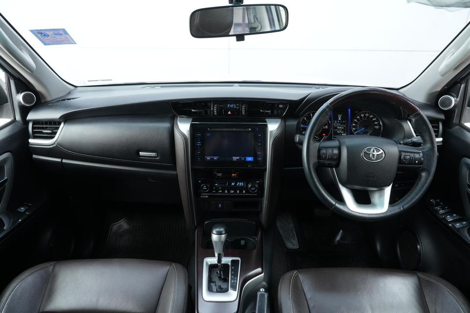 2016 TOYOTA FORTUNER 2.4 V 4WD SUV สีขาว ไมล์ 165303 กม. 10