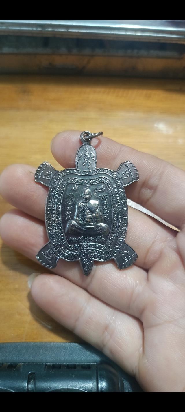 เต่าใหญ ่หลวงปู่หลิว วัดไร่แตงทอง รุ่นทองเฟื่องฟูปี 2557