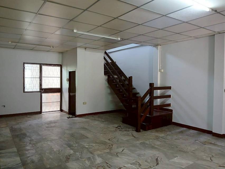 ขายบ้าน 3 ชั้น หมู่บ้านศิริวรรณ 2 ซอยบางกร่าง 43 ถนนบางกรวยไทรน้อย 5