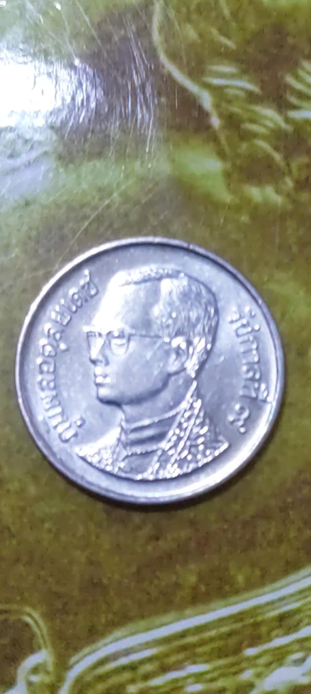 เหรียญ 1 บาท รัชกาลที่ 9 พระเศียรเล็ก ช่อฟ้ายาว ปี 2536 เลข ๖ เล็ก หายาก