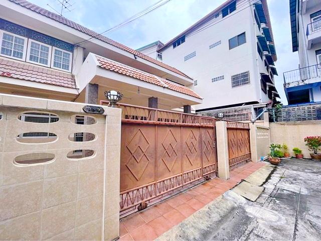 ใกล้เดอะมอลล์ 6นอน 4น้ำ 2แอร์ เฟอร์ครบ MRTท่าพระ 499ม. จรัญ1-5 ให้เช่าบ้าน 2ชั้น ม.สยาม 1