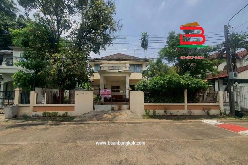 บ้านเดี่ยว หมู่บ้าน ชลลดา รามอินทรา เนื้อที่ 75 ตรว. ถนนรามอินทรา แขวงคันนายาว เขตบางกะปิ กรุงเทพฯ