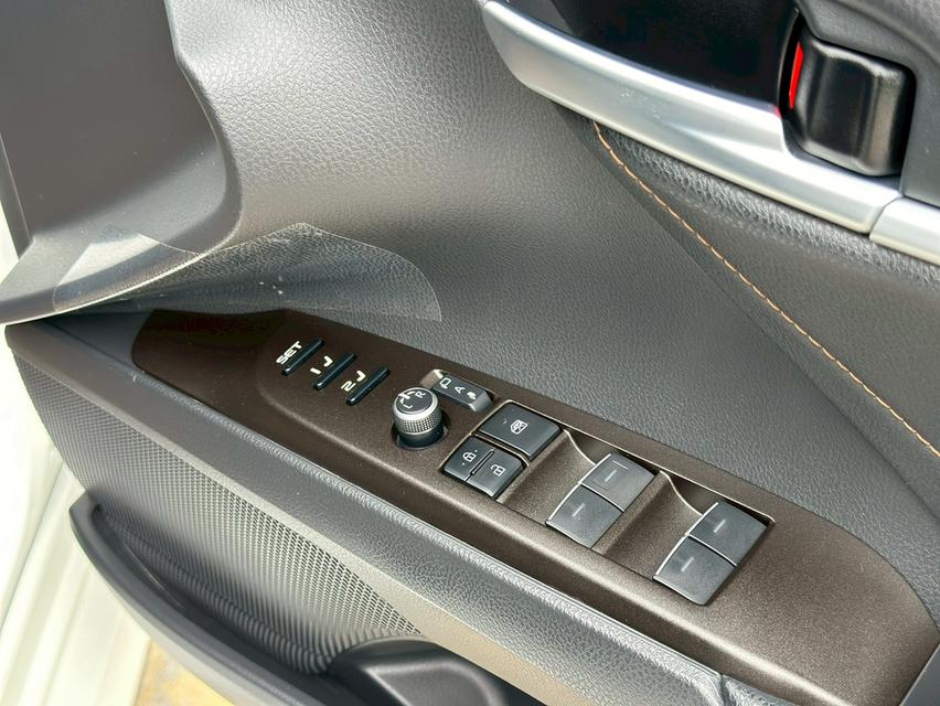 รหัสรถ PAT9221 Toyota Camry 2.5HEV Premium สีขาวมุก ปี 2022 8