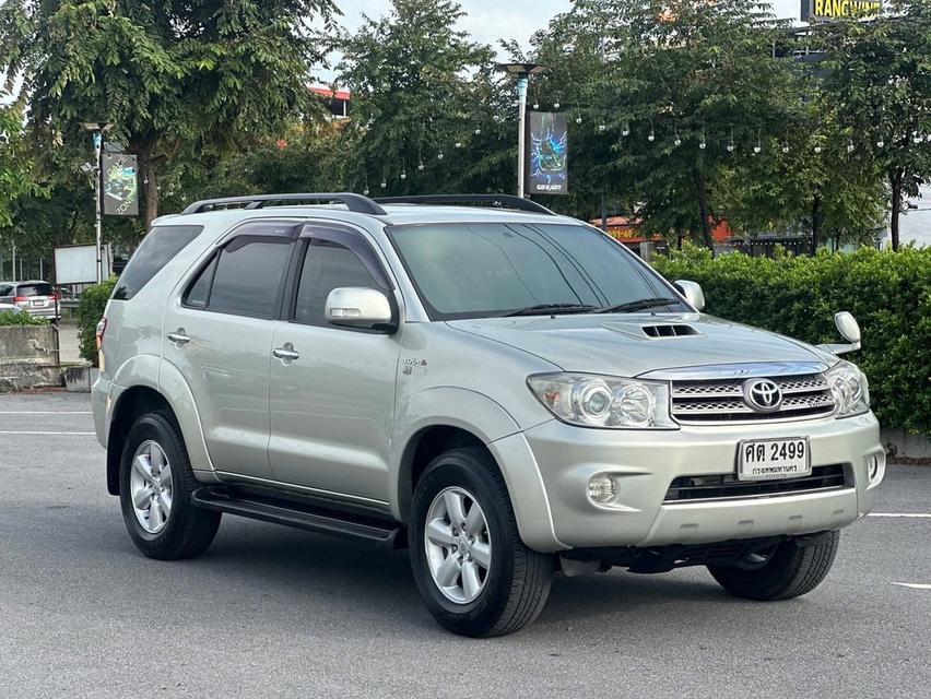 Toyota Fortuner 3.0V 4WD ปี 2010 สีบรอนซ์เงิน