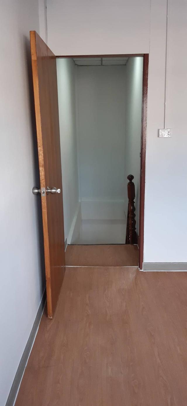 ขายทาวเฮาส์หงษ์ประยูร1 ขนาด 16 ตรว. ราคา 1,490,000 บาท 2 ห้องนอน 1 ห้อง น้ำ 1 ห้อง ครัว มีที่จอดรถ 6