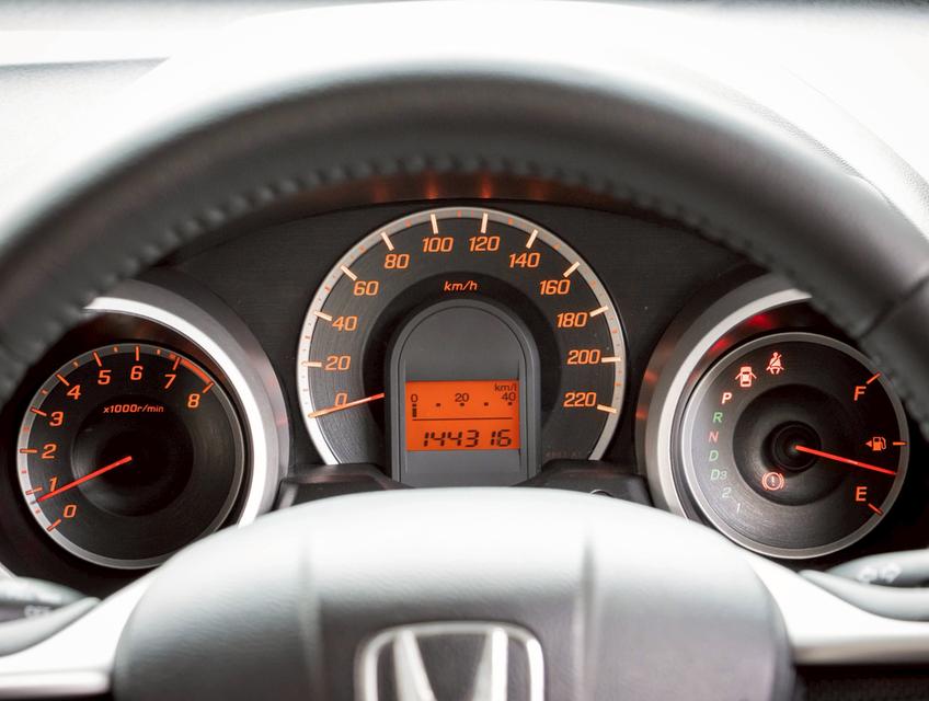 HONDA JAZZ 1.5 S i-VTEC ปี 2011  8