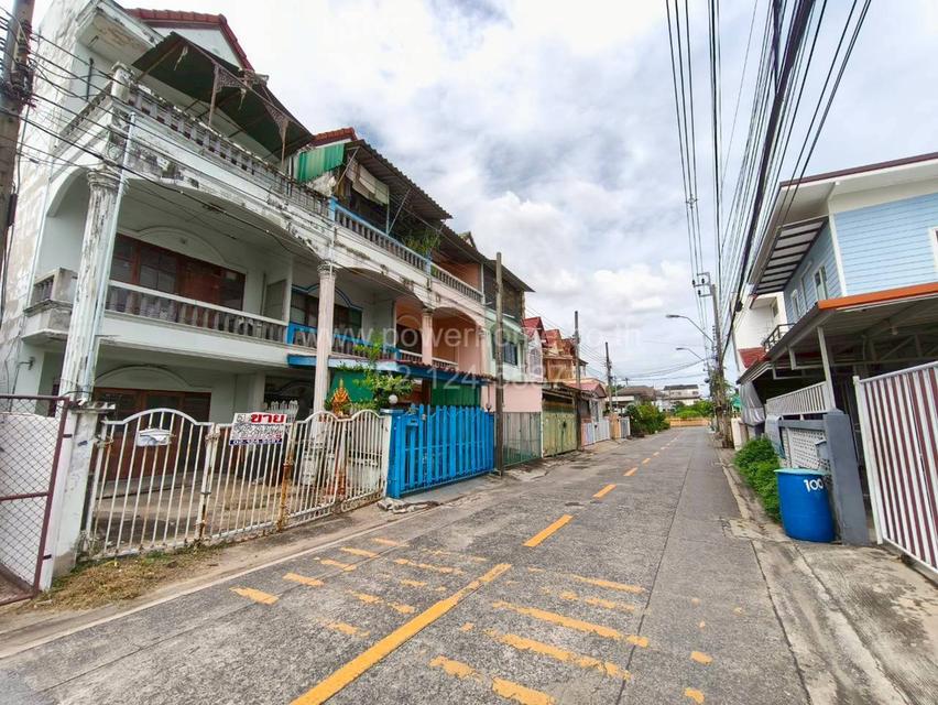 ทาวน์เฮ้าส์ 3 ชั้น ซอยพหลโยธิน 56 ใกล้โรงพยาบาล บี.แคร์ เมดิคอลเซ็นเตอร์ ถนนพหลโยธิน แขวงสายไหม เขตสายไหม กรุงเทพมหานคร