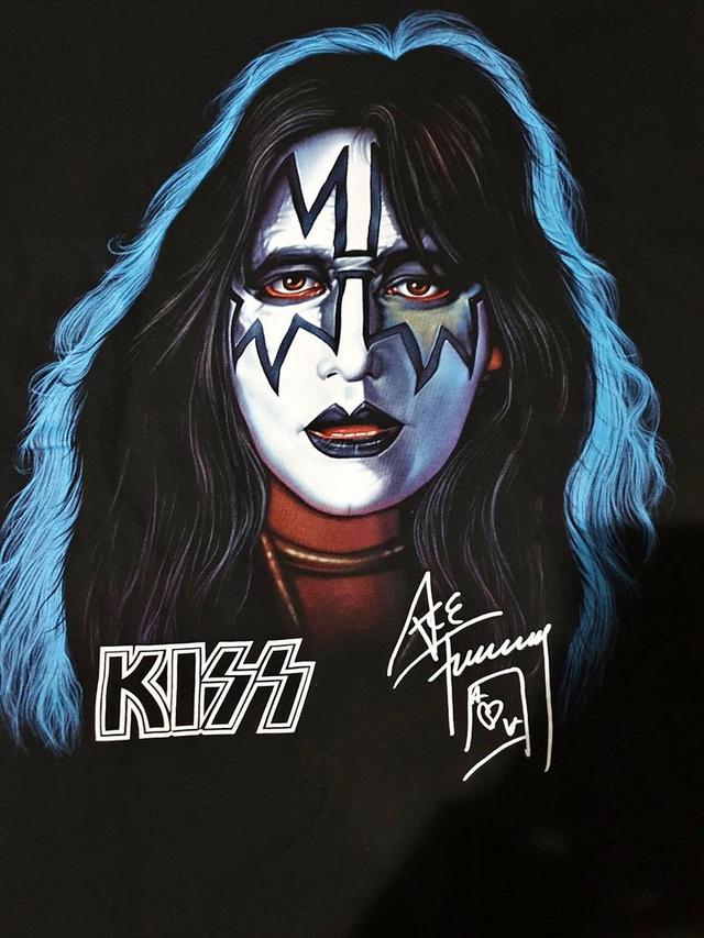 ส่งต่อเสื้อวง KISS Size L 4