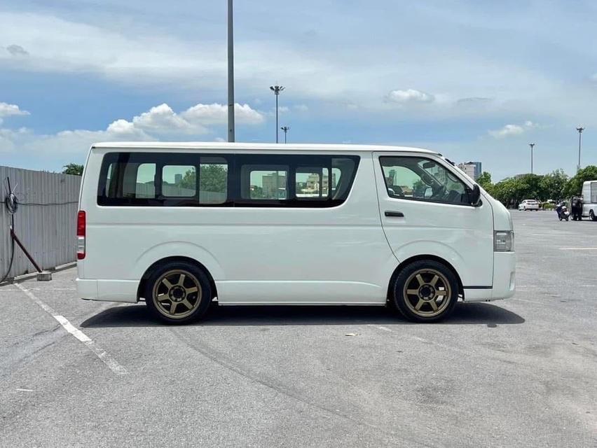 Toyota Hiace ปี 2016 สีขาว 2