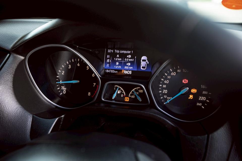 Ford focus 1.6 Sport 5 ประตู ปี 2014 สีน้ำเงิน 17