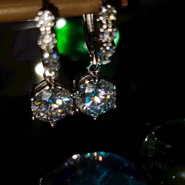 ต่างหูเพชร ดีไซน์โดดเด่น งานผีมือละเอียดประณีต - ปุอามี่ Diamond Lap Rama2 (083-2469526)