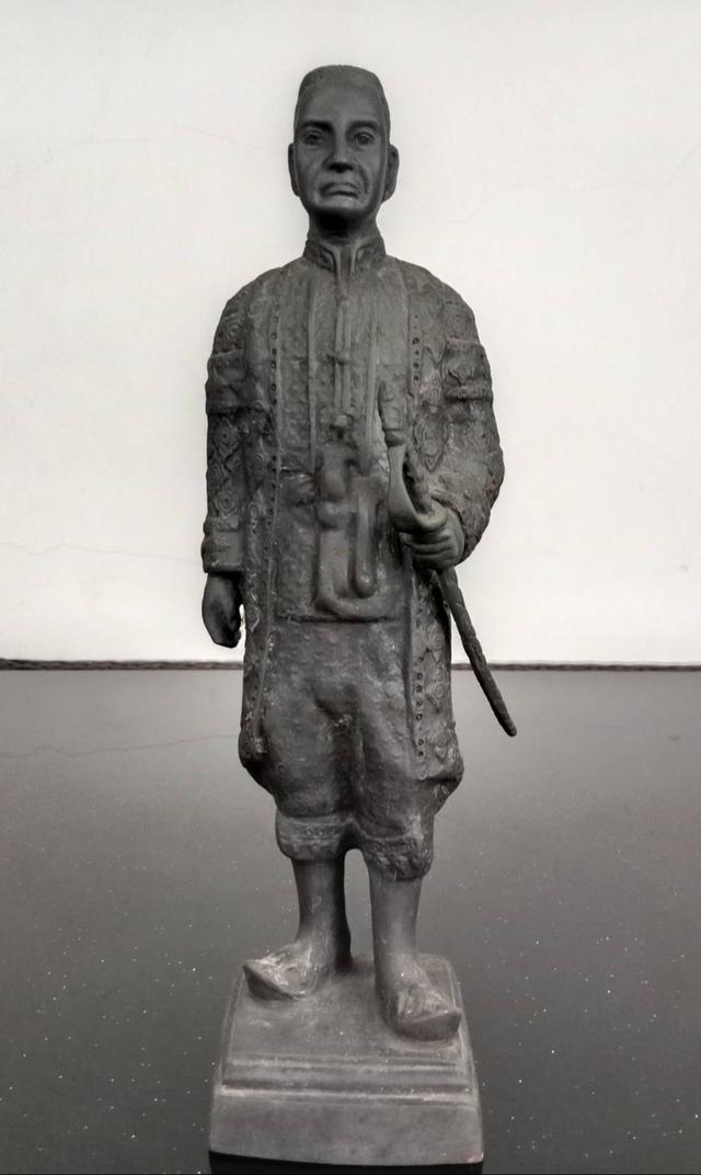 607.พระบรมรูปหล่อสมเด็จพระบูรพกษัตริยาธิราช รัชกาลที่ 1 - รัชกาลที่ 9 แห่งมหาจักรีบรมราชวงศ์