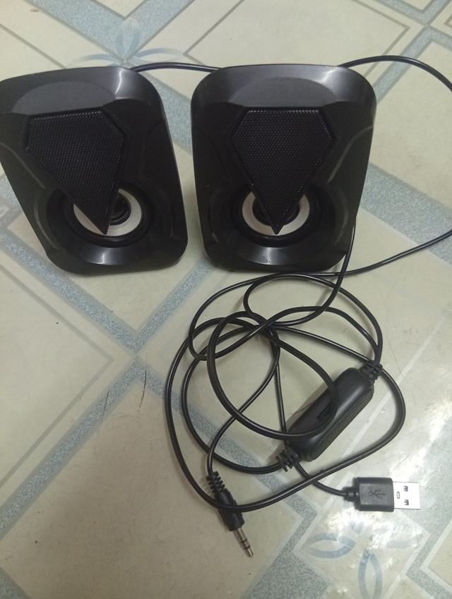ลำโพงคอมพิวเตอร์ สีดำมีสาย USB