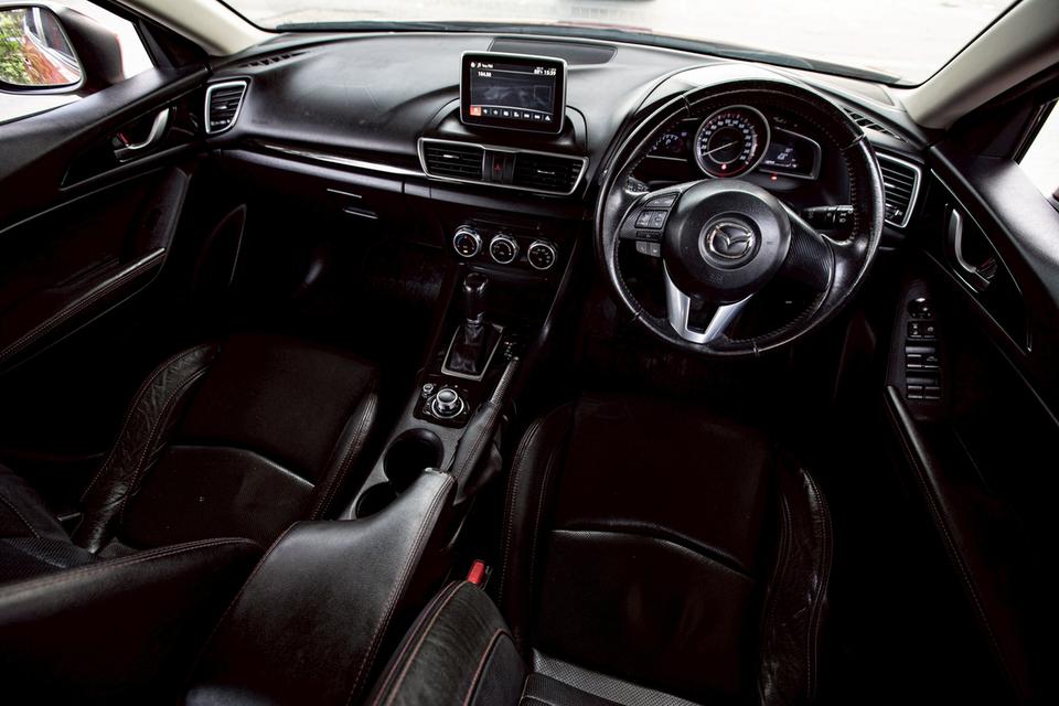 Mazda 3 Skyactiv 2.0C Hatchback ปี 2015 สีแดง 16