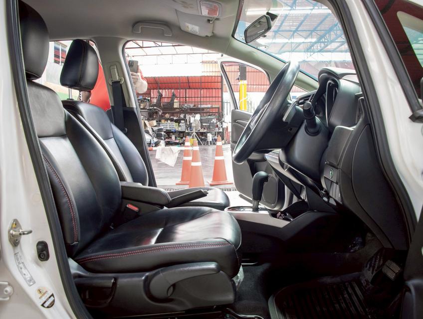 HONDA JAZZ 1.5 SV i-VTEC ปี 2016 9