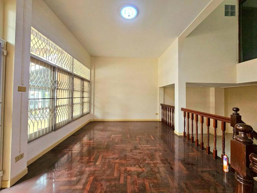 ขายด่วน📌📌  หมู่บ้านสิรินเฮ้าส์1 ปากเกร็ด16  🏠ทาวน์โฮม 3ชั้น  พื้นที่ 30 ตร.ว  🛏6 ห้องนอน 🚽4 ห้องน้ำ 🚘1 ที่จอดรถ 🌞หน้าบ้านหันทางทิศตะวันออก  [ 7