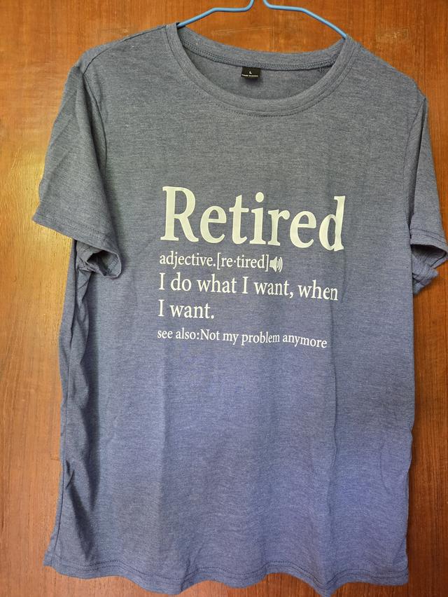 เสื้อยืด Retired สีน้ำเงิน