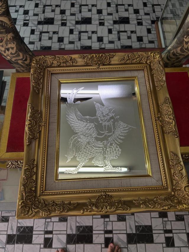 กระจกพญาครุฑ พร้อมกรอบไม้ (เหมาะกับการติดหน้าบ้าน หน้าร้าน) 2