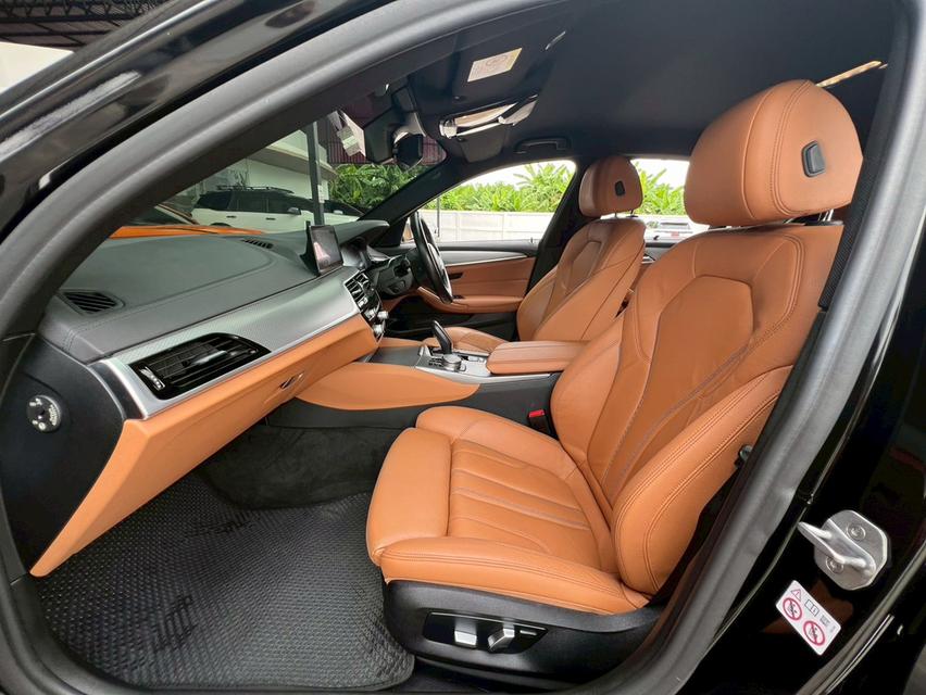 BMW SERIES 5 520d M SPORT ปี 2018 10