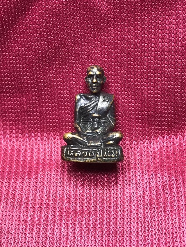 รูปหล่อลอยองค์ หลวงปู่หิน วัดหนองนา จังหวัดลพบุรี