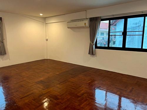 ให้เช่าทาวน์เฮาส์ 2 ชั้น ซอยสุขุมวิท 72 บ้านสวยพร้อมอยู่ (N.1822) 6