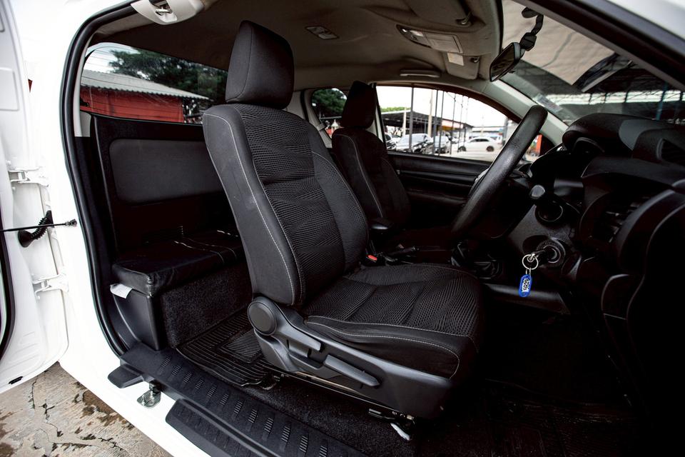 TOYOTA HILUX REVO 2.4 Z EDITION SMART CAB ปี 2022 สีขาว  12