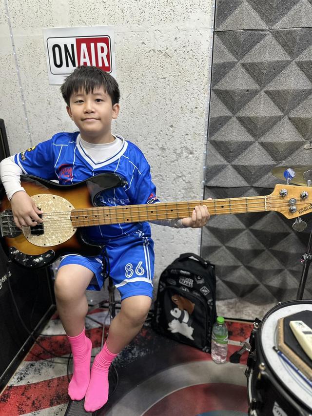 รับสอนเบสไฟฟ้า ที่ Fin Music School