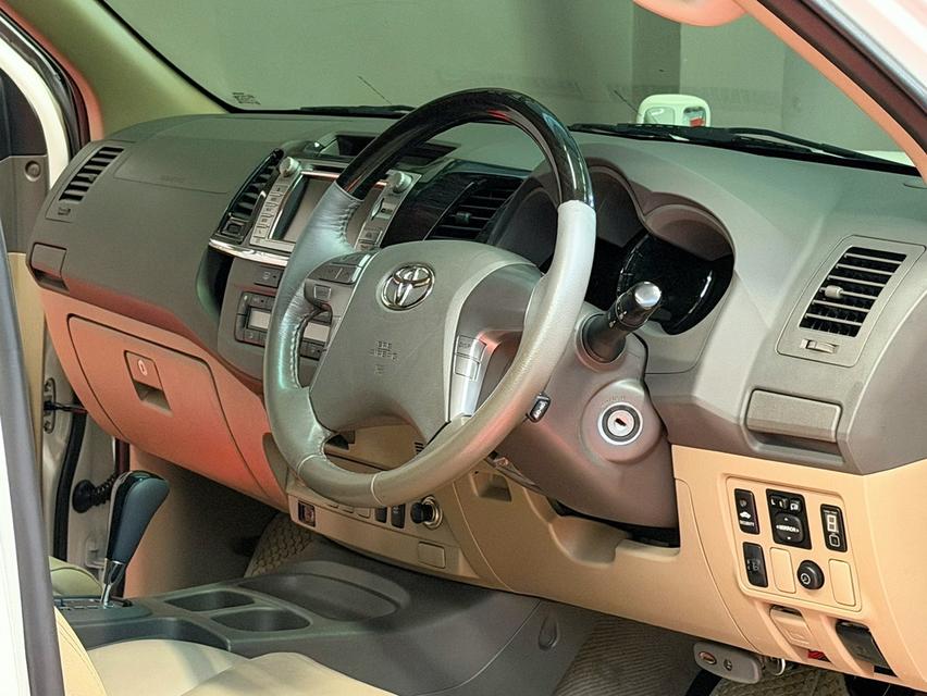 2014 TOYOTA FORTUNER 3.0V 5เกียร์ รถมือเดียวออกป้ายแดง รถวิ่งน้อย ประวัติศูนย์ครบ รถไม่เคยมีอุบัติเหตุครับ รูปที่ 10