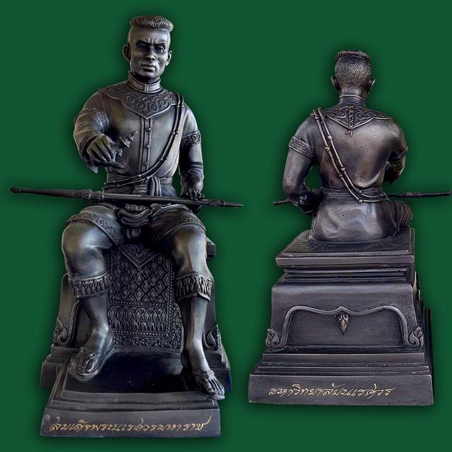 พระนเรศวรมหาราช องค์ดำ รุ่นประกาศอิสรภาพ ปี2552 ทองเหลือง หน้าคัก9นิ้ว 11