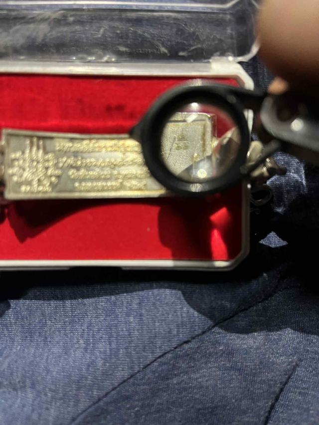 หลวงพ่อพัฒน์ ปุญญกาโม เลสมหาเจดีย์ปุญญกาโม เลสหนัก 2-3 บาท เนื้ออัลปาก้าลงยาน้ำเงินขอบแดงซุ้มเขียว...หน้ากากทอง**,,,, เลข66 สร้างเพียงประมาณ 500 เส้น  3