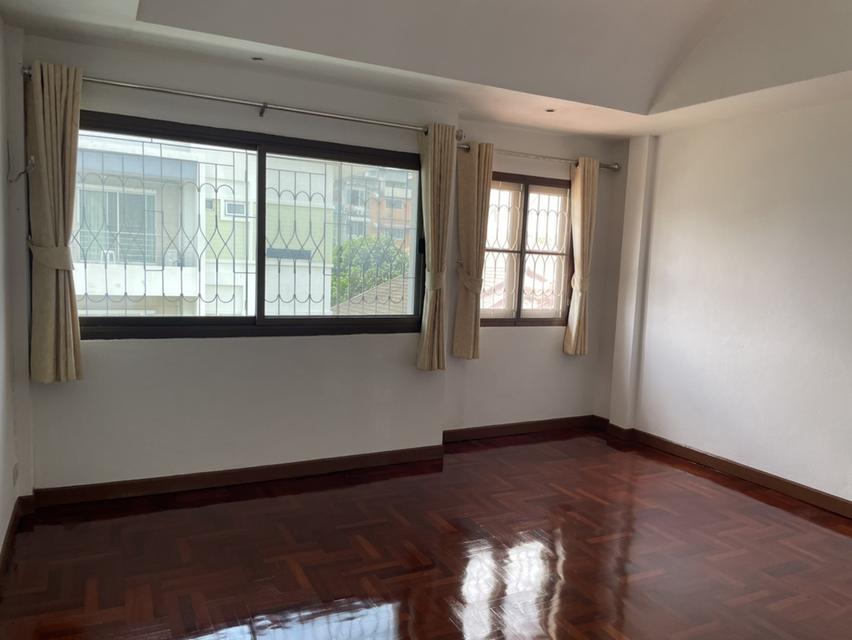 ขายพร้อมผู้เช่า ทาวน์เฮ้าส์ 3 ชั้น รามคำแหง 78 แยก 2 หมู่บ้านเดชา 2 ซอย2 ทำเลดี เดินทางสะดวก 7