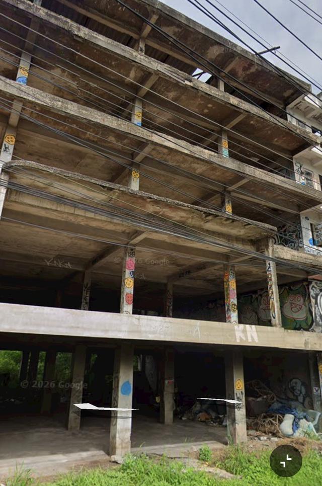 ขายด่วนอาคารพาณิชย์ 5 ชั้น สามแยกปักธงชัย ทำเลดี เหมาะกับรีโนเวทสร้างธุรกิจใหม่ 3