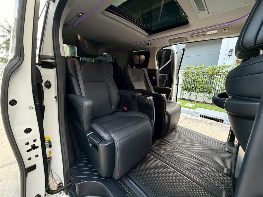 Toyota ALPHARD 2.5 SC PACKAGE ปี 2023 รถมือเดียว สภาพป้ายแดง กลิ่นใหม่ยังอยู่ 13