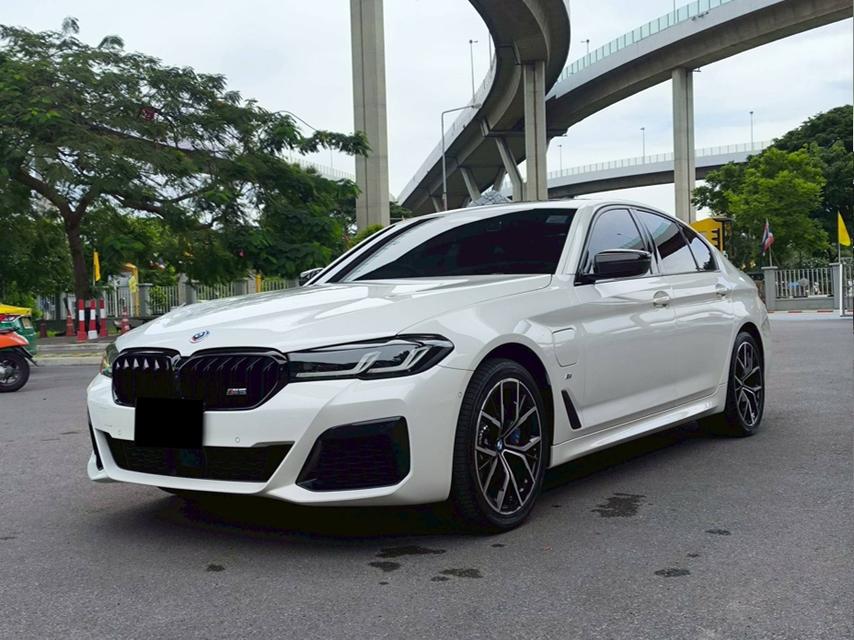 รถเข้าใหม่! BMW 530e M Sport LCI ปี 2021 สีขาว