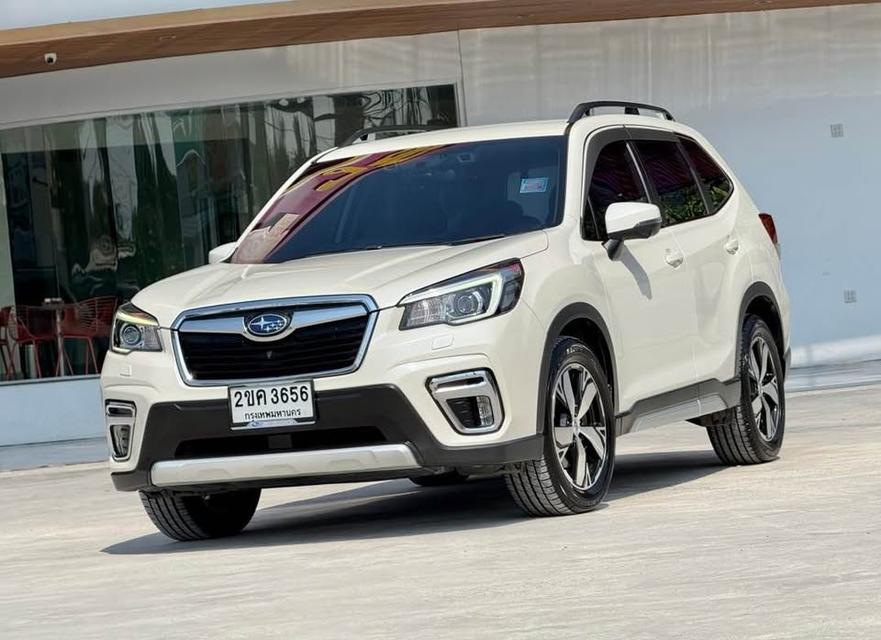 Subaru Forester สีขาวมุข มือเดียวป้ายแดง 11