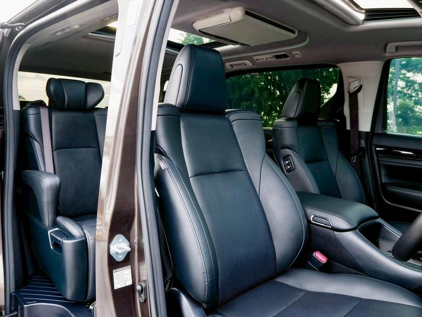 Alphard 2.5 SC Package 13
