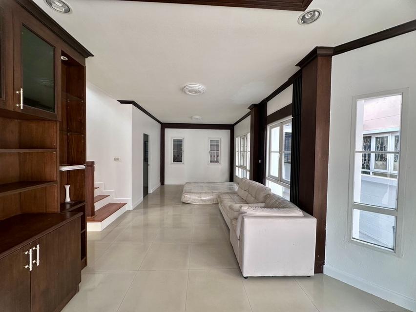 บ้านเดี่ยว มบ.นาราวัลย์ พร้อมอยู่มาก ย่านบางบอน3 พร้อมเฟอร์ฯบิวอิน เนื้อที่ 59 ตรว ติดถนนสี่เลนส์ ใกล้แหล่งอำนวยความสะดวก รพ. ร้านสะดวกซื้อ โรงเรียน 8