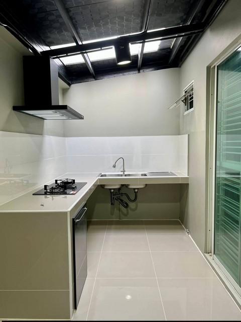 ขายบ้านแฝด 2 ชั้น อารียาเดอะวิลเลจ 1 บางนาตราด กม.10 แปลงมุม โซนหน้าสวน ทำเลทอง รีโนเวทตกแต่งใหม่ ใกล้เมกะบางนา 5