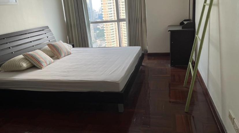 ขายคอนโด 	Silom Suite 3