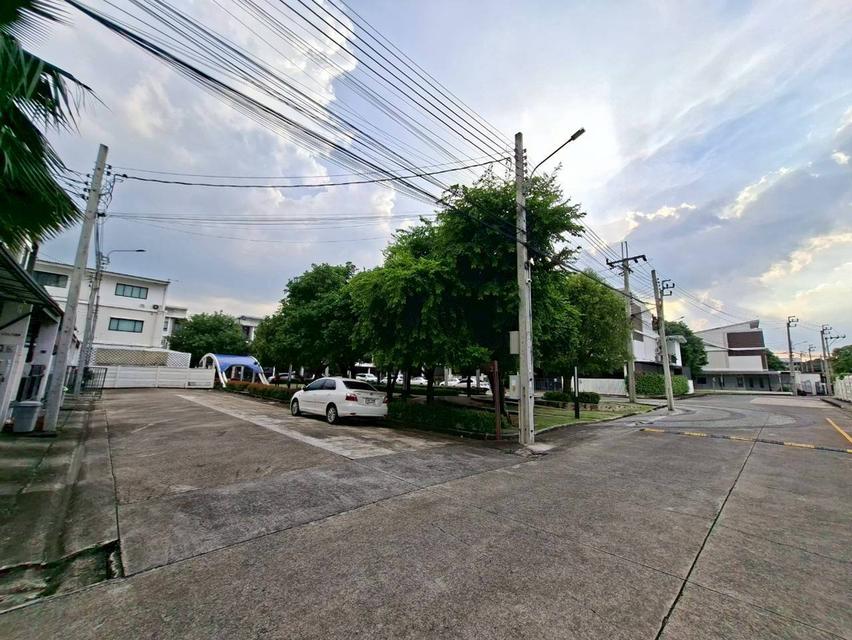 ขายบ้าน 3 ชั้น หมู่บ้านพาทิโอ วิภาวดี-สรงประภา ถนนประชาอุทิศ 4