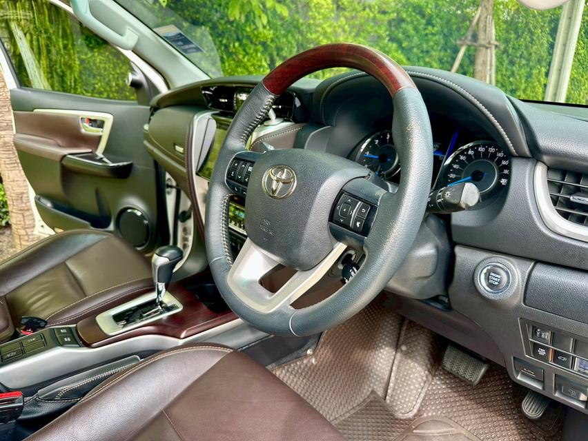 Toyota Fortuner 2.4 Top Sigma4 ดีเซล 4WD Auto ปี 2018 สีขาว เจ้าของดูแลอย่างดี สภาพป้ายแดง 12