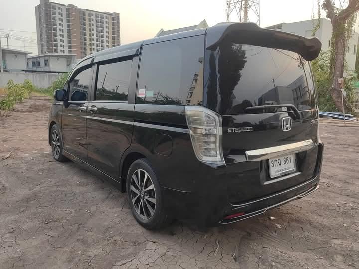 Honda Stepwagon สีดำ 3