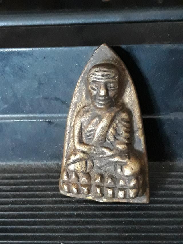 พระหลวงปู่ทวดหลังเตารีด