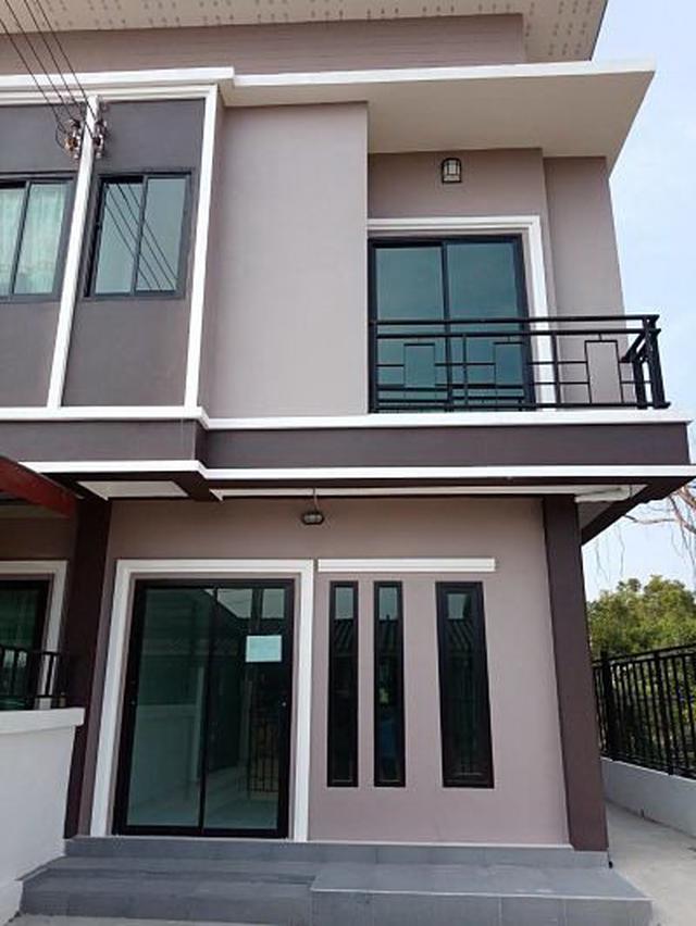 SELLING NEW TOWN HOUSE PROJECT IN CHANTHABURI 7 UNITS ONLY VERY NICE FOR RESIDENCE SPECIAL PRICE FOR COVID-19 2