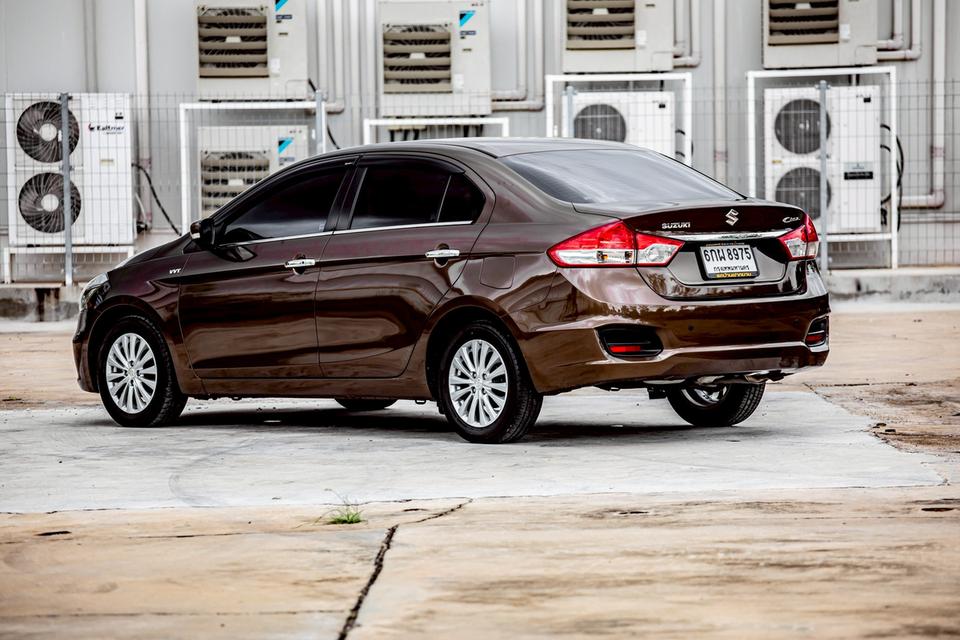 Suzuki Ciaz 1.25 GLX ปี 2017 สีน้ำตาล มือเดียวป้ายแดง 9
