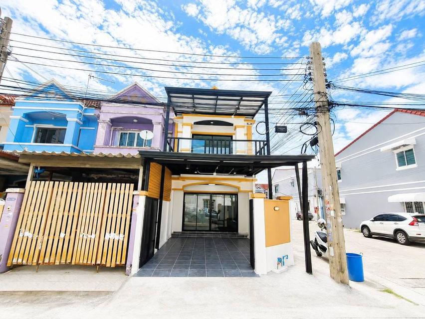 หมู่บ้านลภาวัน5 ท่าอิฐ-ไทรม้า ทาวน์เฮาส์ 2 ชั้น หลังมุม ตกแต่งใหม่พร้อมอยู่ มีระเบียงด้านหน้า 2